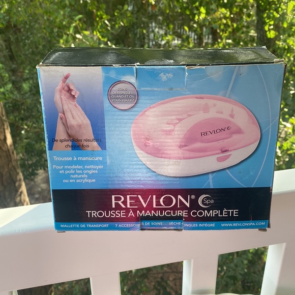 Revlon complete manicure kit with nail dryer - pink - Picture 3 of 13
